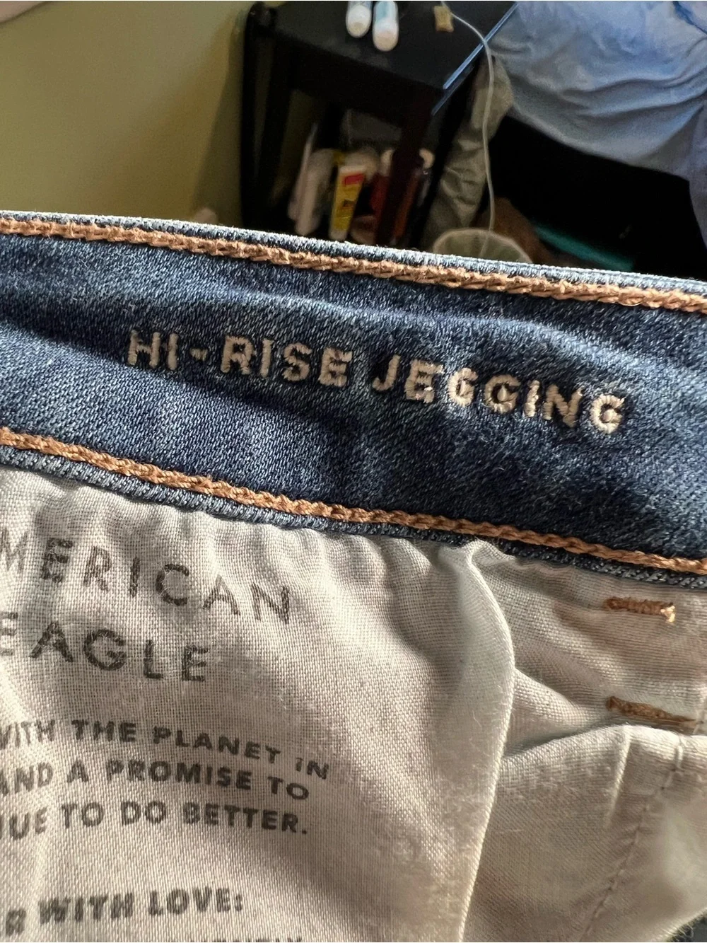 American Eagle Women’s Size 10 Hi Rise Cut Off Jean Shorts Denim Medium Wash‎
